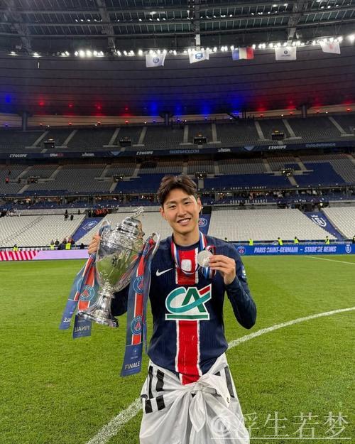 李刚仁：选择成就奋斗，亚洲第二人捧欧冠，加盟巴黎两年斩获七冠